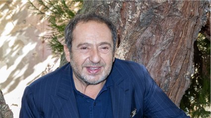 GALA VIDEO - “Je m’interdis d’y aller” : pourquoi Patrick Timsit fuit les réseaux sociaux
