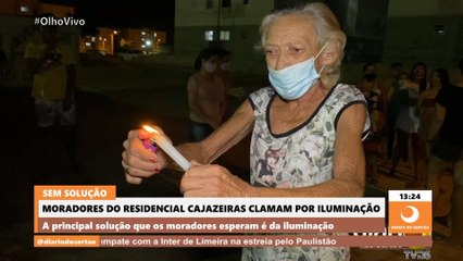Moradores do Residencial Cajazeiras sofrem com buraqueira e cobram iluminação do acesso