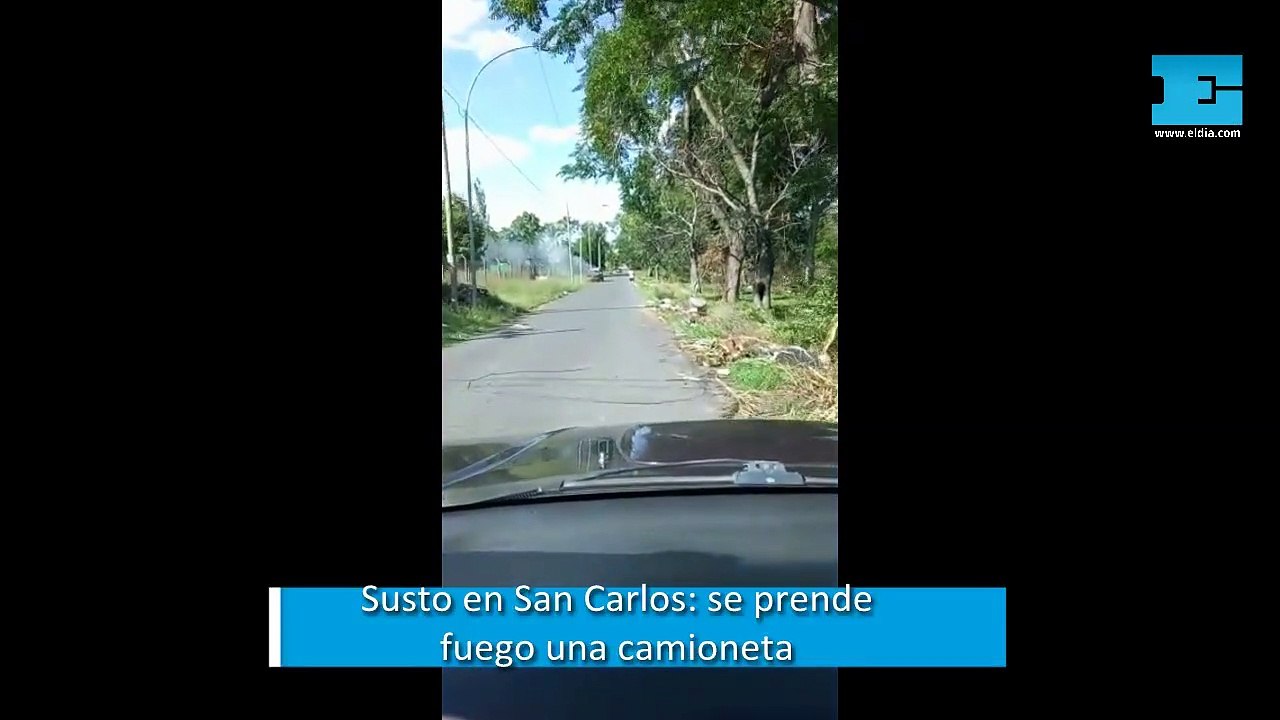 San Carlos: temor entre los vecinos mientras se incendia una camioneta