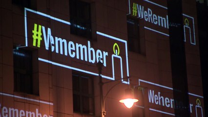 "Emlékezzünk" feliratot vetítettek a budapesti Városháza és a Külügyminisztérium épületére is