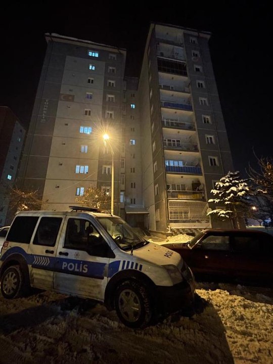 Bir kişi evinde ölü bulundu