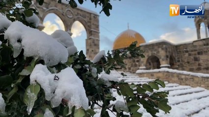 Télécharger la video: فلسطين مدينة القدس.. الثلوج تغمر المسجد الأقصى وباحاته