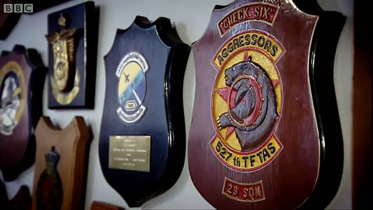 Top Gear Saison 10 - Bugatti Veyron Vs Euro Fighter Typhoon: Drag Race (HQ) - Top Gear - BBC (EN)