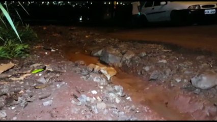 "Foram só promessas e a rua continua sem asfalto" reclama morador do Interlagos