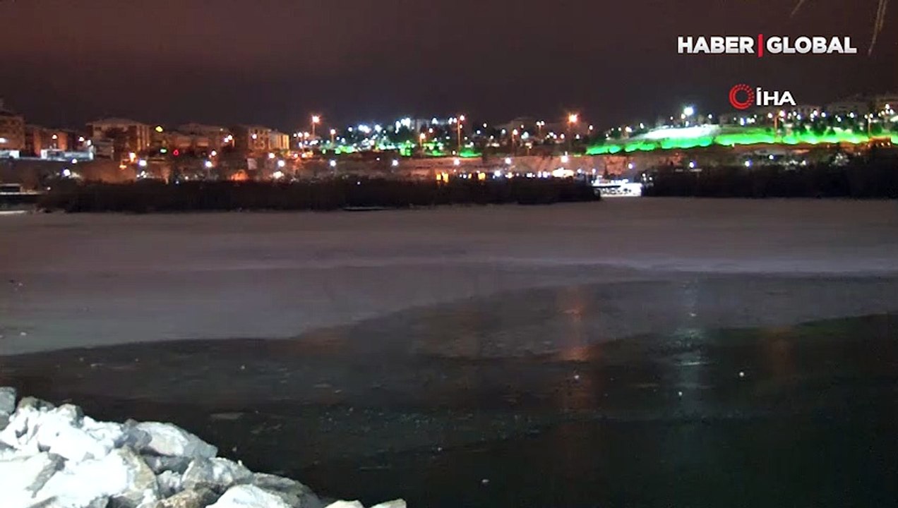 Ankara’nın simge yeri Mogan Gölü buz tuttu