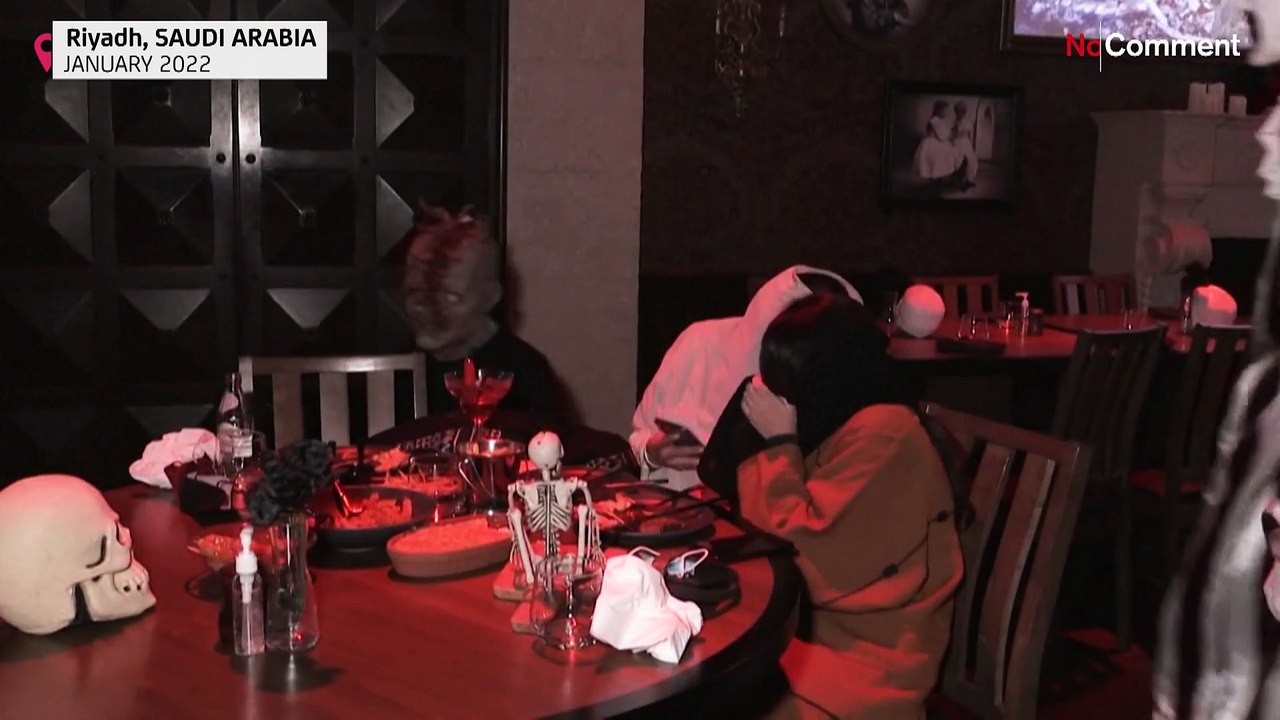 In riad wird zwischen zombies und skeletten diniert