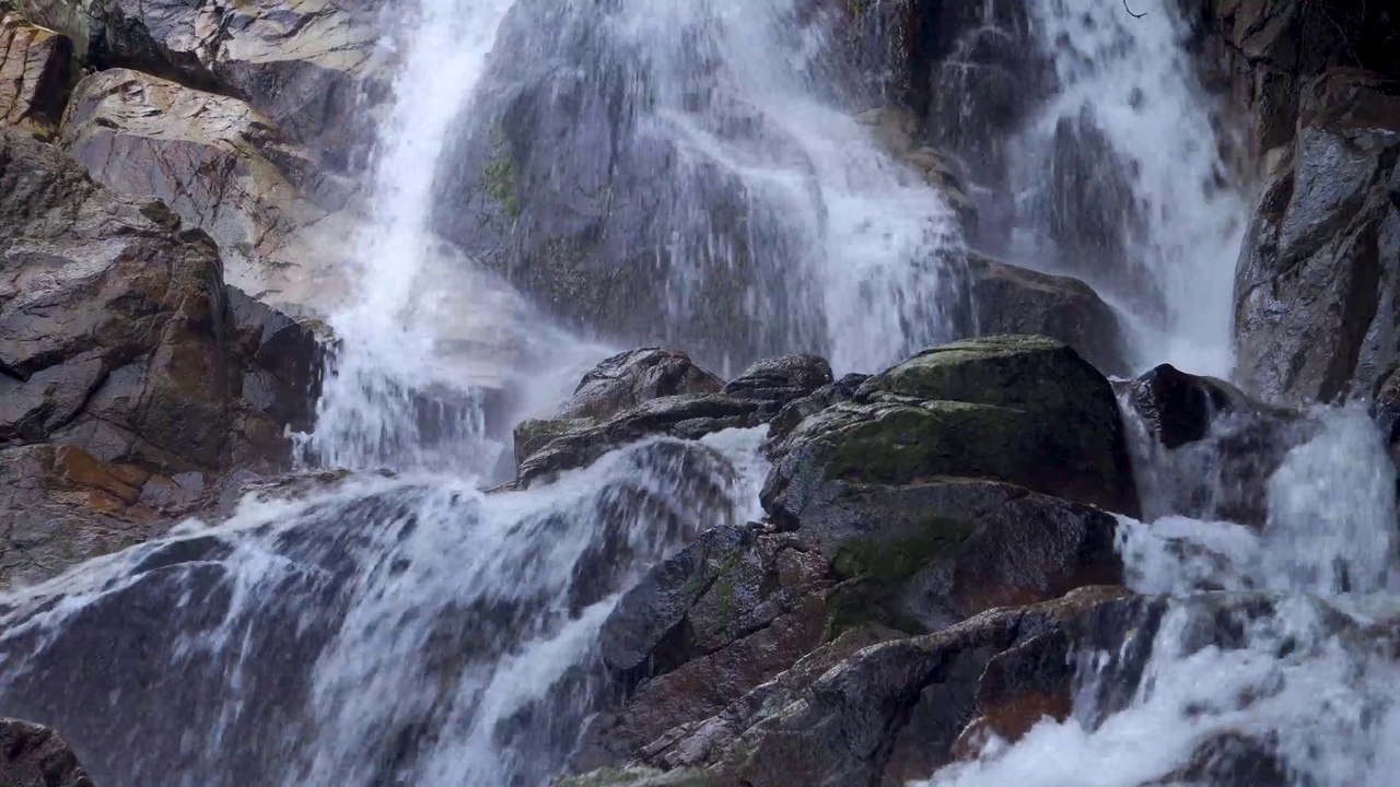 CASCADE CLOSE UP