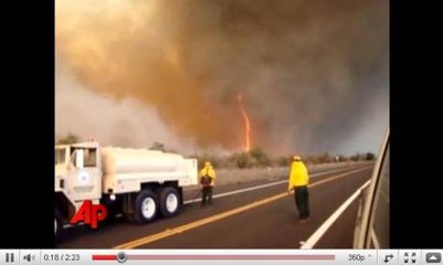 Une tornade de feu filmée à Hawaï