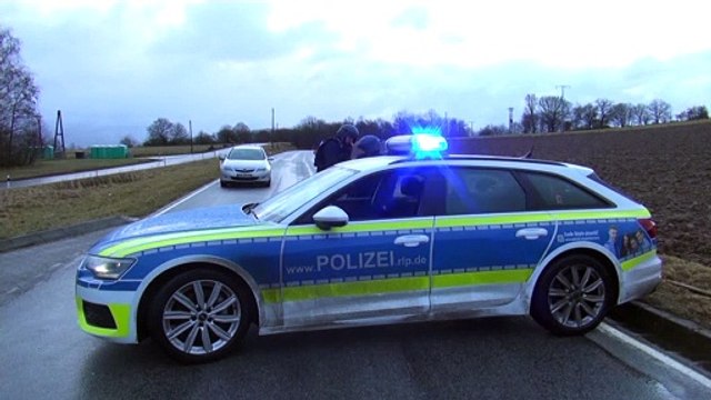 Ci stanno sparando addosso : due agenti di polizia uccisi in Germania, caccia agli assassini