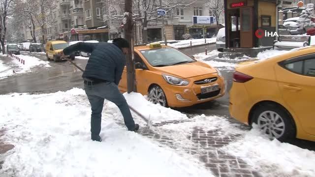 Başkentliler güne karla uyandı