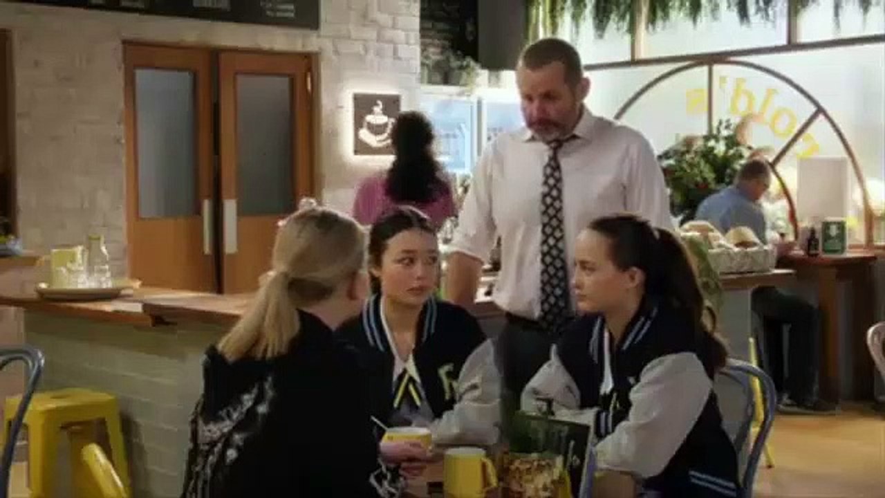 Neighbours 1st February 2022 (8769)