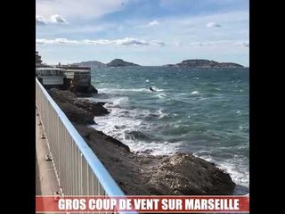 Coup de mistral : une mer démontée à Marseille