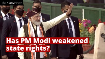 Télécharger la video: IAS cadre rule: Why is PM Modi accused of damaging federalism? | Let Me Explain