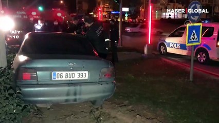 Adana'da bir kişi kaza yaptığı otomobilde uyuya kaldı