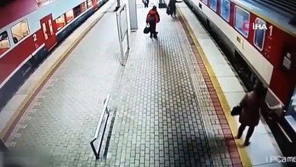 Trenin altına düşen kadın son anda kurtarıldı; kurallara uymadığı için 500 Euro para cezası kesildi