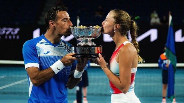 Open d'Australie 2022 - Kristina Mladenovic vainqueure du double mixte avec Ivan Dodig : Remporter un 8e titre de Grand Chelem, c'est trop bien !