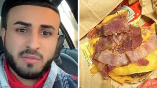 Un client musulman mange un burger plein de bacon après une erreur du serveur