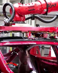 أيلون ماسك بعد إعلانه تأجيل رودستر و سايبرترك يُعلن أن الإنسان الآلي أهم