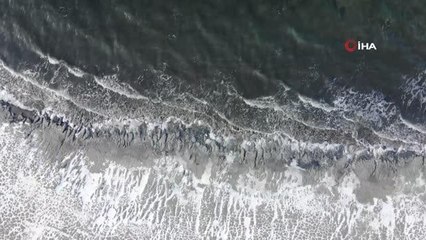 Kar yağışının ardından Burdur Gölü köpüklendi