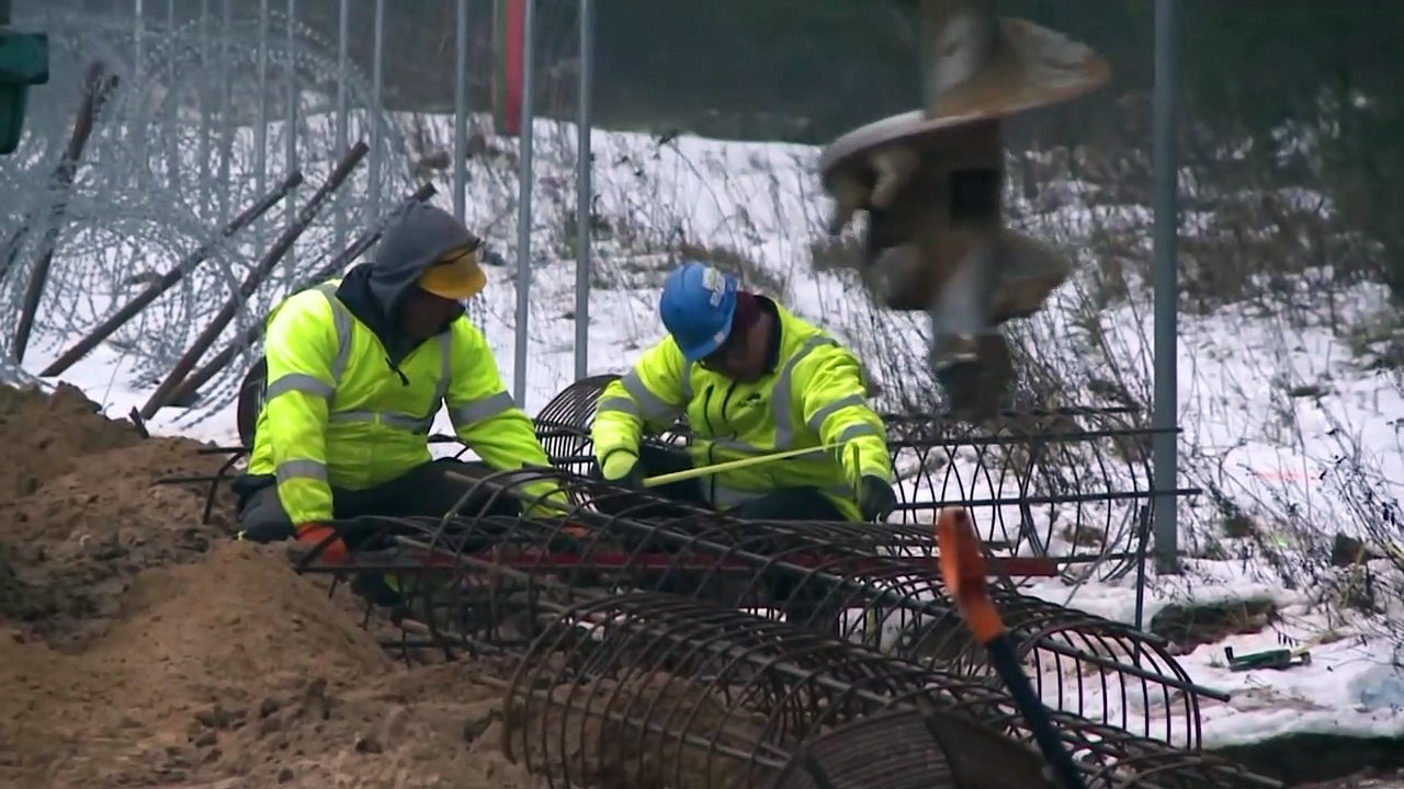 180km lang Stacheldraht: Polen beginnt mit dem Bau des Grenzzauns zu Belarus