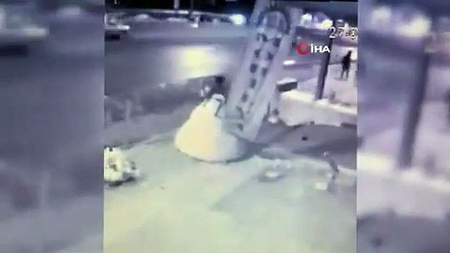 Denizli'de kardan adamı tekme tokat dövdüler!