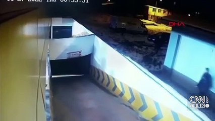 Ümraniye'de hareketli dakikalar! Sokak ortasında silahlar çekildi