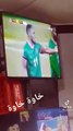 ردة فعل جزائريين في مقهى جزائري بعد هدف أشرف حكيمي الرائع في شباك مالاوي