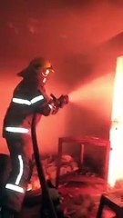 Incêndio destrói casa em Ituiutaba nesta madrugada; veja vídeo