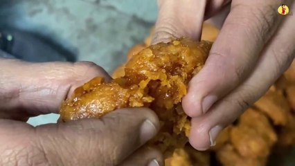 Balushahi at Hira Lal & Sons | Delhi | हीरा लाल एंड संस में बालूशाही | Indian Street Food