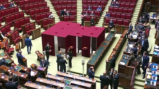 Quirinale, telefonate e scambi di messaggi per Casellati durante la quinta votazione