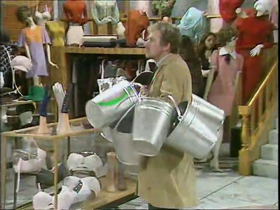 Are You Being Served S03E01 @ The Hand Of Fate