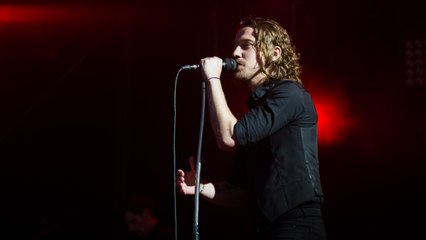 VOICI : The Voice Kids : les premières images de Julien Doré dans le fauteuil rouge dévoilées