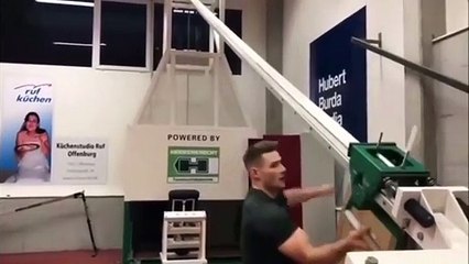 Entrainement avec un javelot mécanique