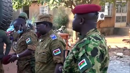 Líder de golpe militar do Burkina Faso não se compromete com eleições