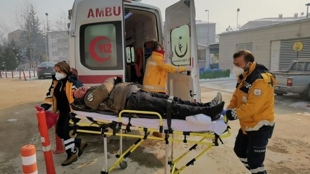 Son dakika haberleri | OTOMOBİLİN ÇARPTIĞI MOTOSİKLET SÜRÜCÜSÜ YARALANDI; KAZA ANI KAMERADA