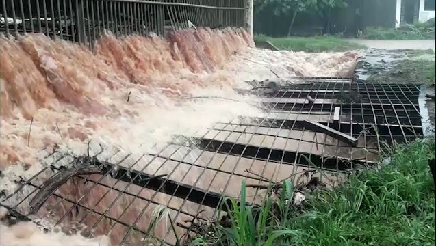 Cachoeira na Rua Maracaí? volume de água chama a atenção de motoristas