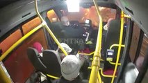 Otobüs şoförü fenalaşan kadın yolcuyu hastaneye son anda yetiştirdi... O anlar kamerada