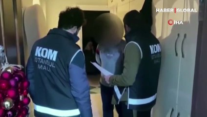 Kadıköy sahilinde balıkçı teknesi karaya oturdu! 2 kişi mahsur kaldı