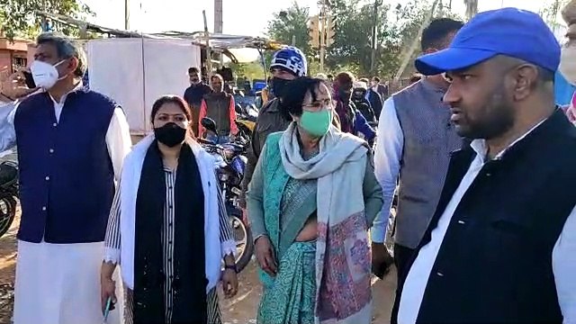 पार्षदों की शिकायत पर महापौर ने खड़े होकर हटवाए अतिक्रमण