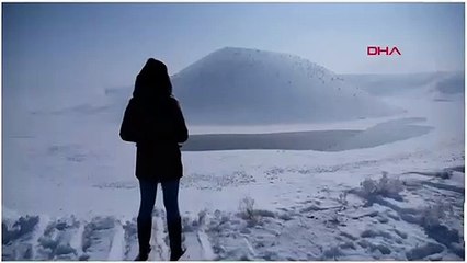 Meke Gölü'ne kamyonlarla kar taşınıyor