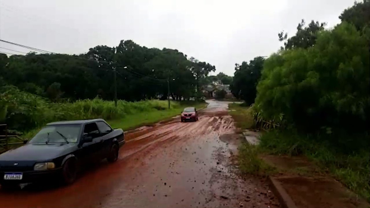 Condutores precisam de atenção ao passar nas pontes das ruas Sócrates e Arapongas