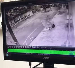 Câmera de segurança registra fuga de ladrão que assaltou jovem na madrugada de sexta (28) em Umuarama