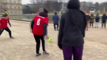 Fransa'da kadınlar müsabakalarda başörtüsü yasağını protesto etti