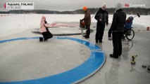 Aros olímpicos de hielo para animar a los atletas de Finlandia