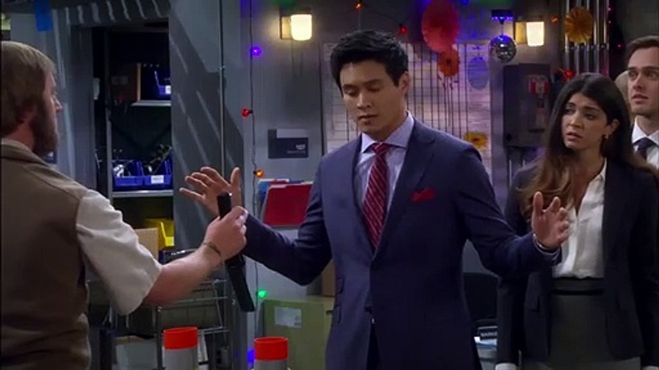 Ground Floor Saison 1 - New phones (EN)