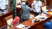 Momen Menhan Prabowo Bantu Geser Kursi Menkeu Sri Mulyani Saat Rapat Kerja di DPR RI