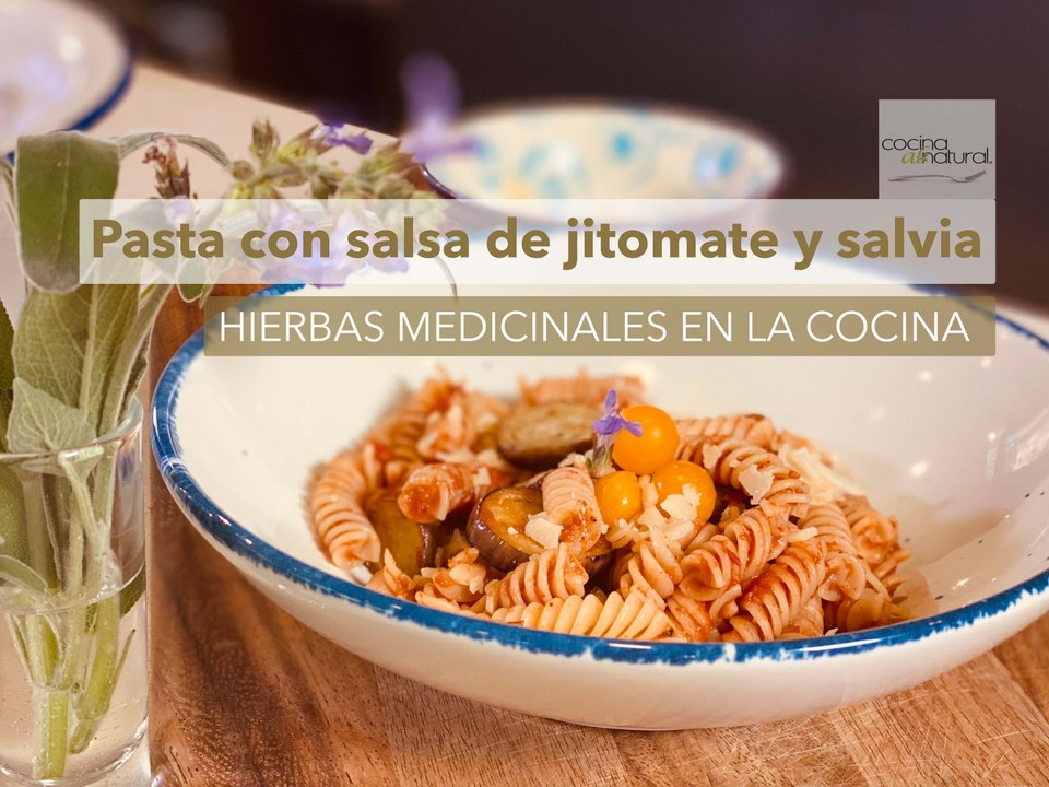 Pasta con berenjena con pomodoro a la  salvia