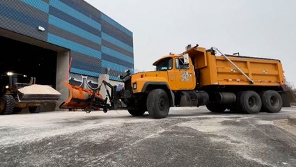 Wet snow causing messy conditions in D.C.