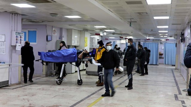 “Ambulans gecikti” deyip güvenlik görevlilerini böyle darp ettiler