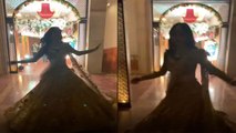 Mouni Roy शादी से पहले Sangeet में Golden lehenga पहनकर ऐसे शरमाई और लहराई; Video | FilmiBeat